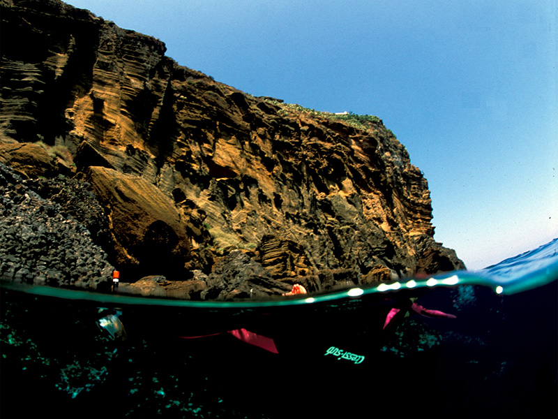 Snorkeller a Ustica, Punta Omo Morto. 